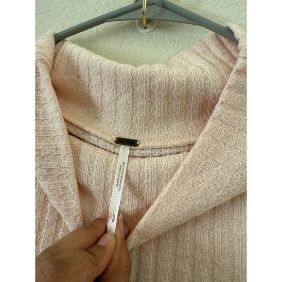 Free People Women's Blush Pink Mixed Up Cuff Pullover Sweater Size Small Boho - Picture 7 of 7